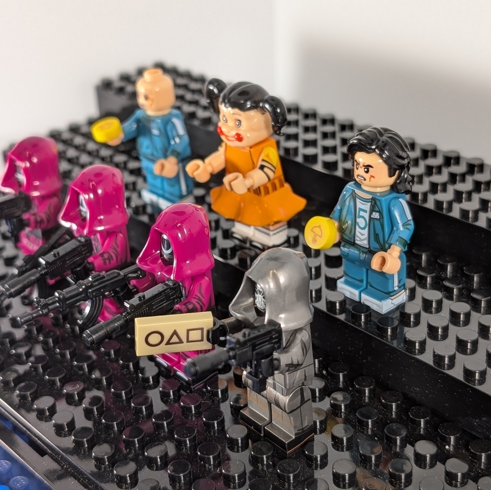 7 Minifigures- Netflix Squid Game the Challenge Building Block Toy Action Figure - Picture 5 of 11